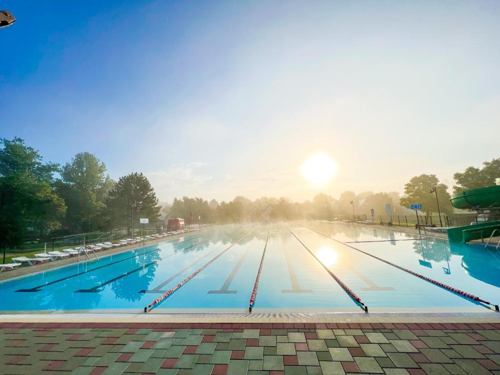 Bazén v ubytování Thermal Apartments Lendava nebo v jeho okolí