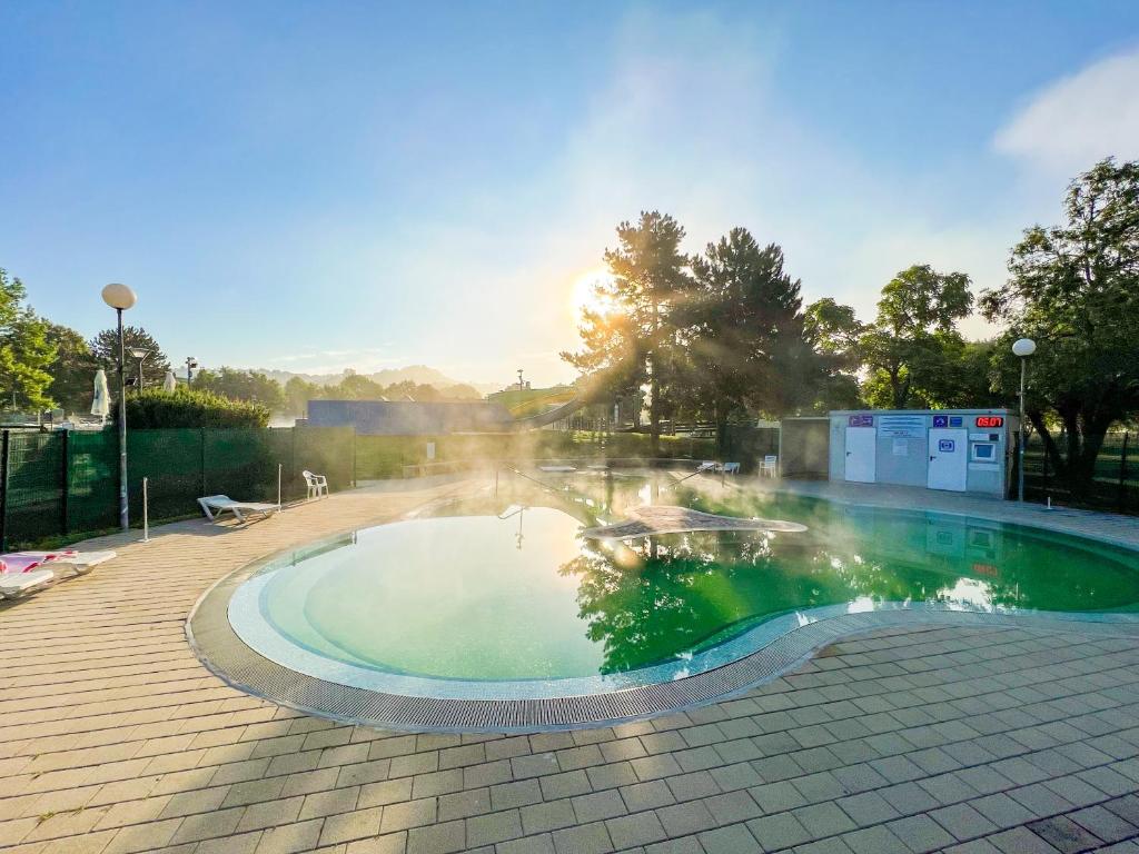 Bazén v ubytování Thermal Apartments Lendava nebo v jeho okolí