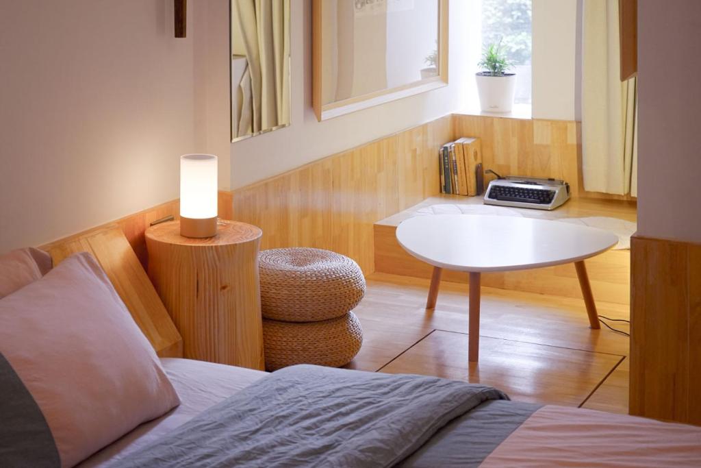 Postel nebo postele na pokoji v ubytování TGS Studio Hotel