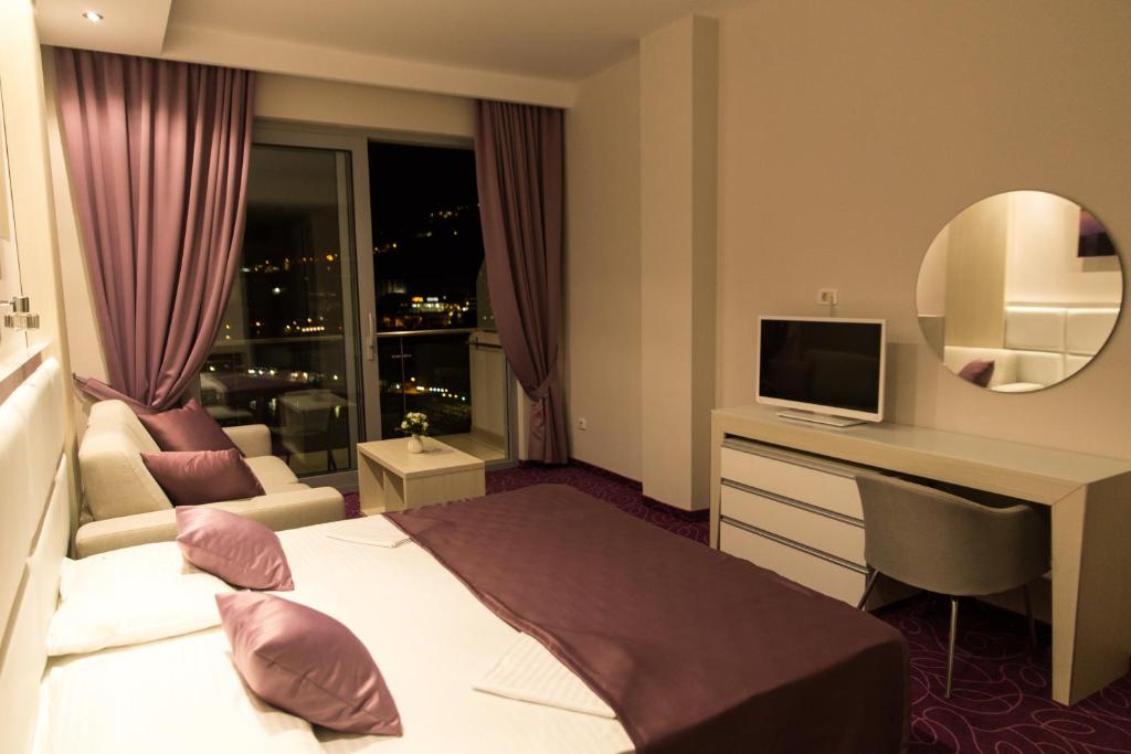 TV a/nebo společenská místnost v ubytování Hotel Ponta Nova