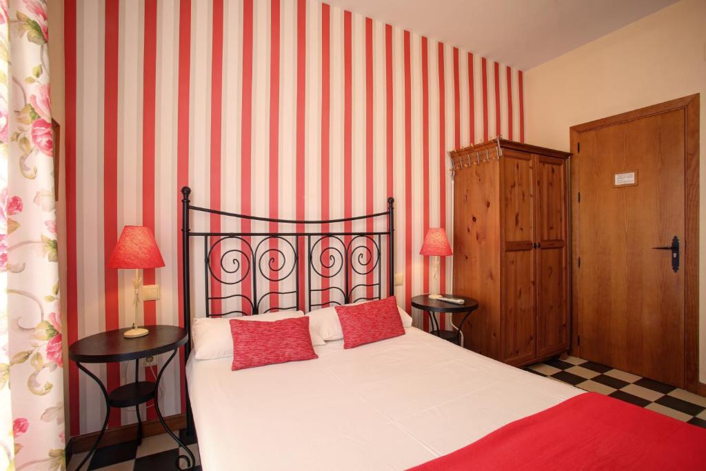 Postel nebo postele na pokoji v ubytování Málaga Lodge Guesthouse