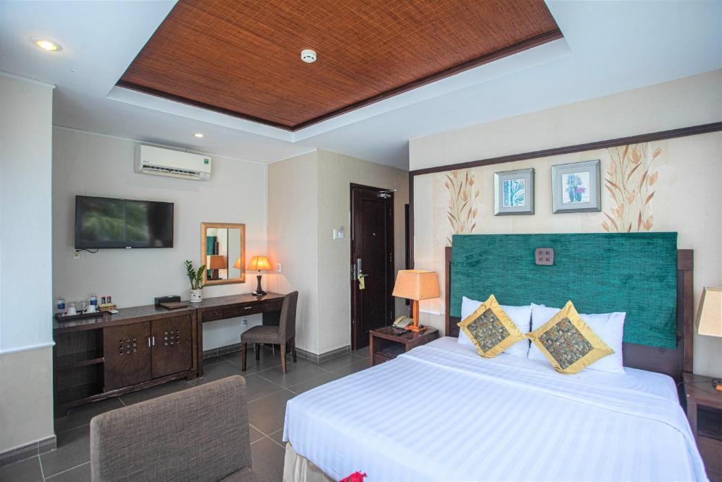 Phòng Premium Deluxe Giường Đôi Nhìn Ra Vườn