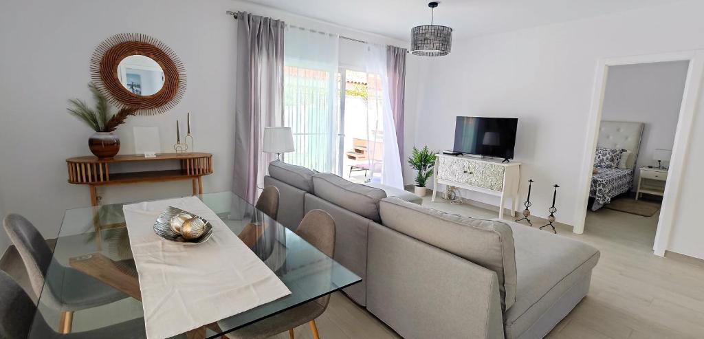 A television and/or entertainment centre at Villa Magnolia