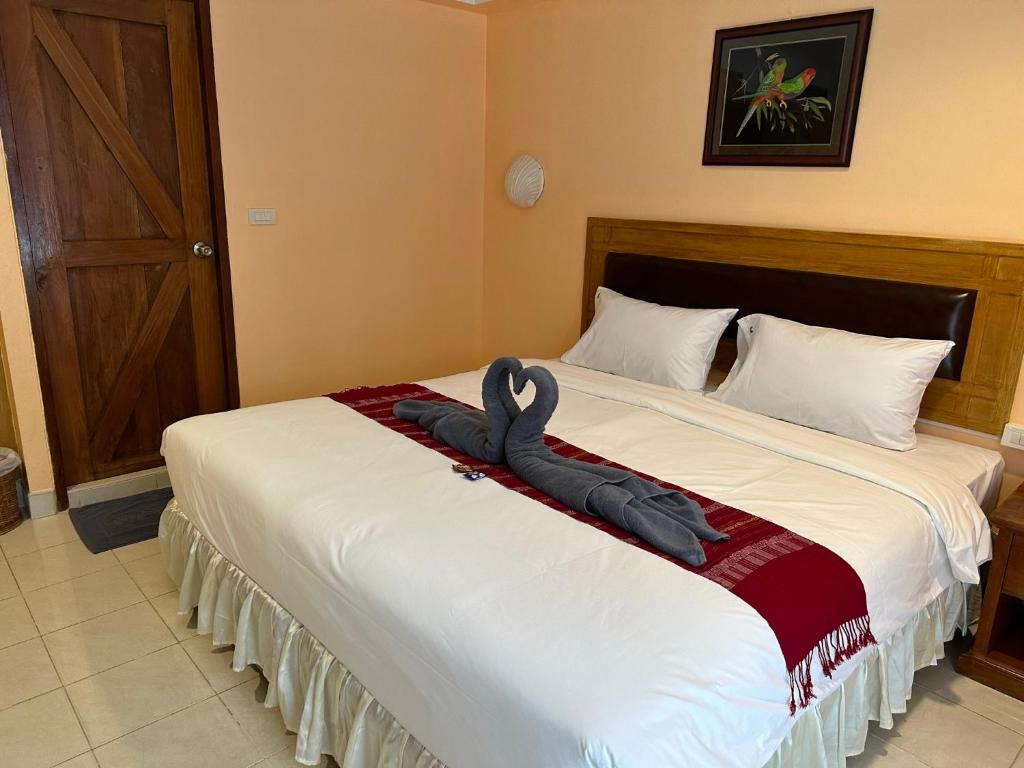 Postel nebo postele na pokoji v ubytování Nid Huahin Hotel