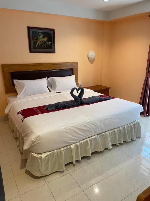 Postel nebo postele na pokoji v ubytování Nid Huahin Hotel