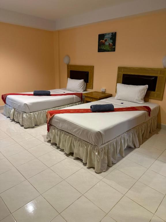 Postel nebo postele na pokoji v ubytování Nid Huahin Hotel