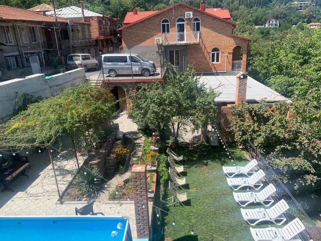 Bazén v ubytování Zandarashvili Guest House nebo v jeho okolí