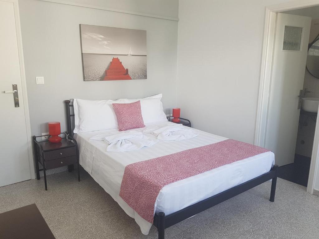 Voodi või voodid majutusasutuse Embati Folegandros rooms toas