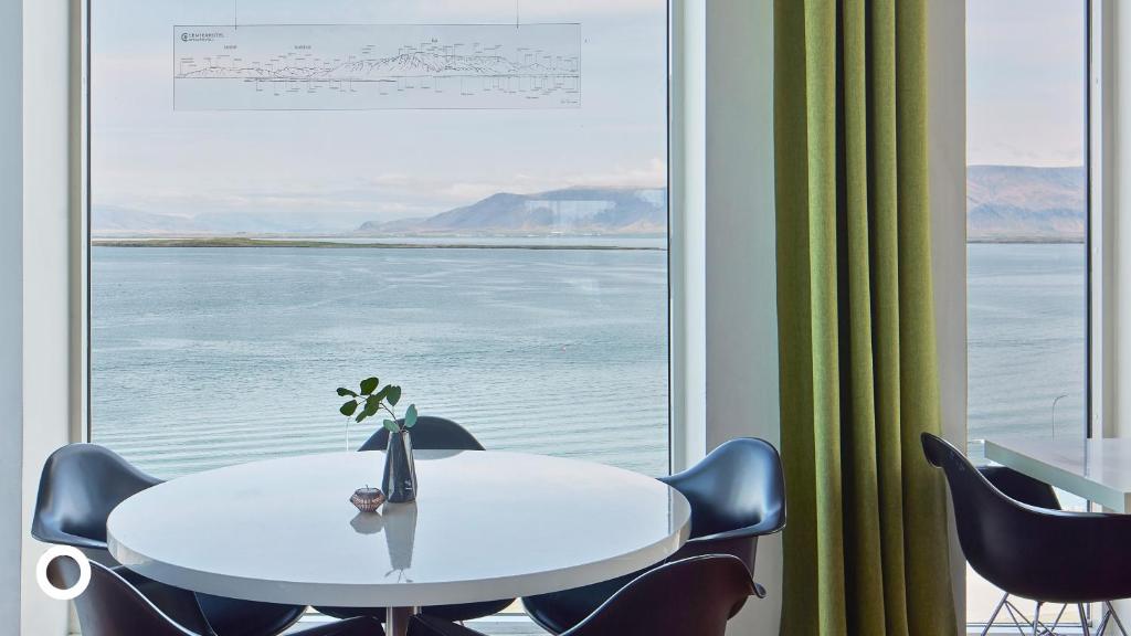 Center Hotels Arnarhvoll - Resim 13