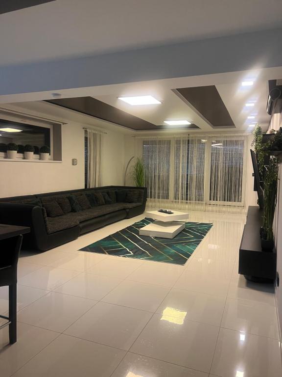 Top 14 Most Expensive Luxury Condominiums and Apartments in Tokyo ... - High-End Green Penthouse Apartment Complex