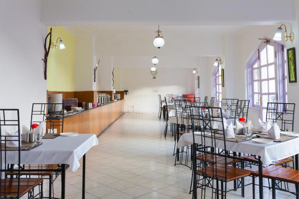 Restaurace v ubytování Toshali Royal View ,S H I M L A