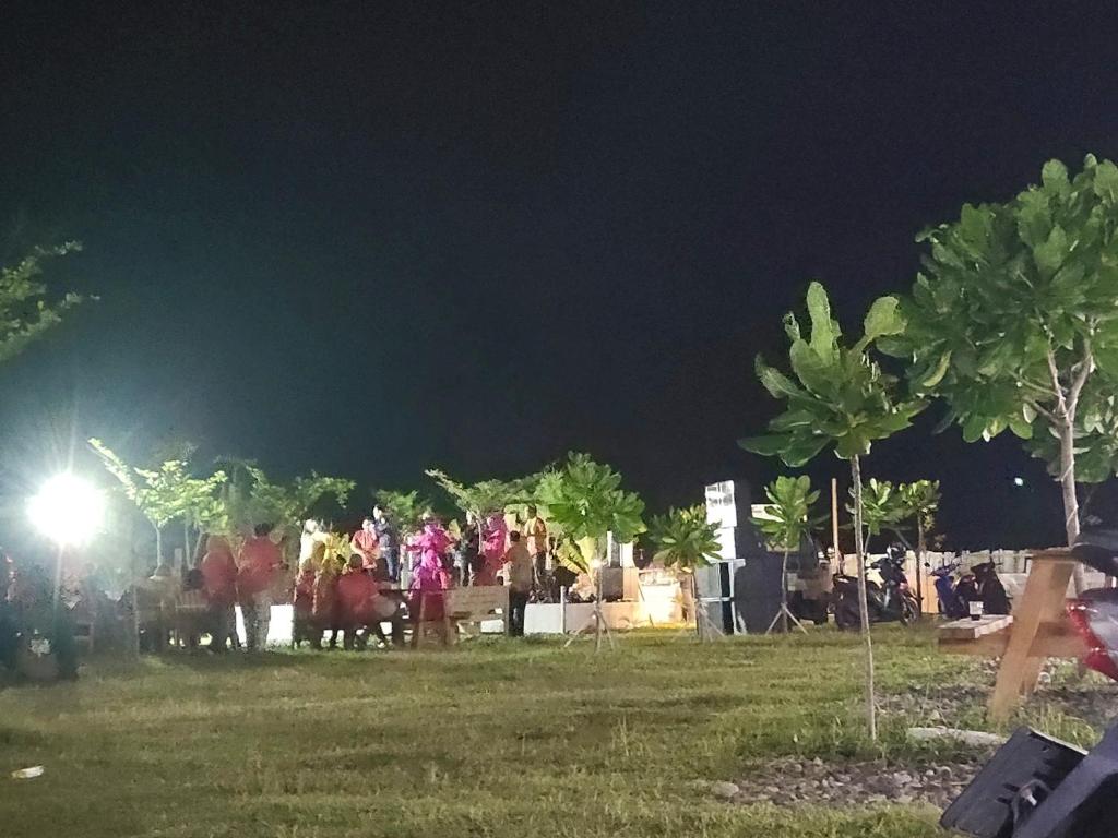 Zahrada ubytování Penginapan Karanglaut Sayangheulang