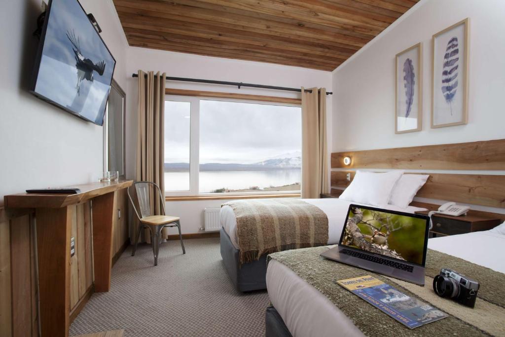 Uma TV ou centro de entretenimento em Best Western Patagonia