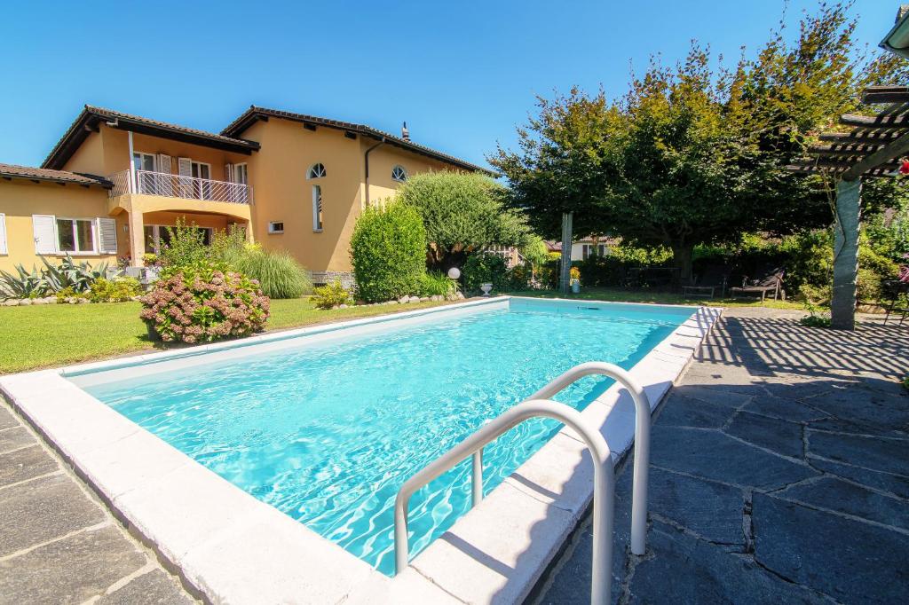 Swimmingpoolen hos eller tæt på Villa La Pergola by Quokka 360 - historic villa with private pool