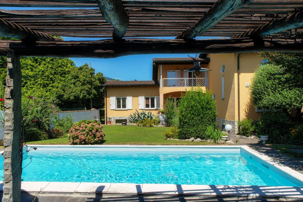 Bazén v ubytování Villa La Pergola by Quokka 360 - historic villa with private pool nebo v jeho okolí