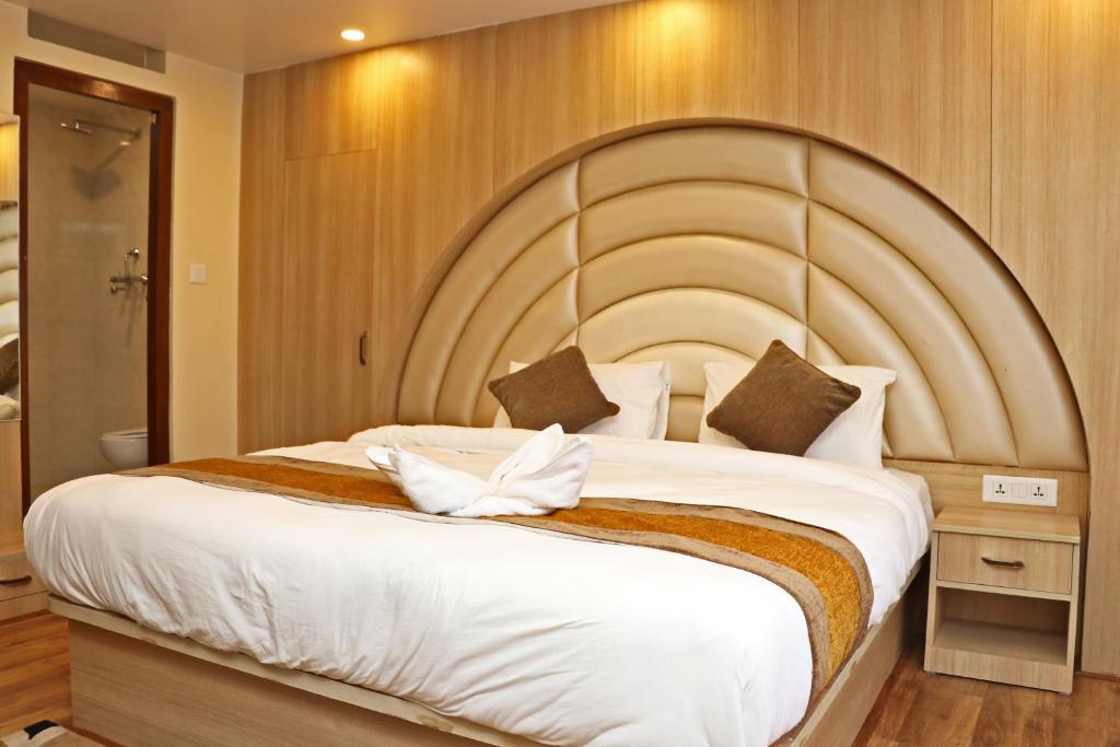 Postel nebo postele na pokoji v ubytování Hotel Airport Gurkha