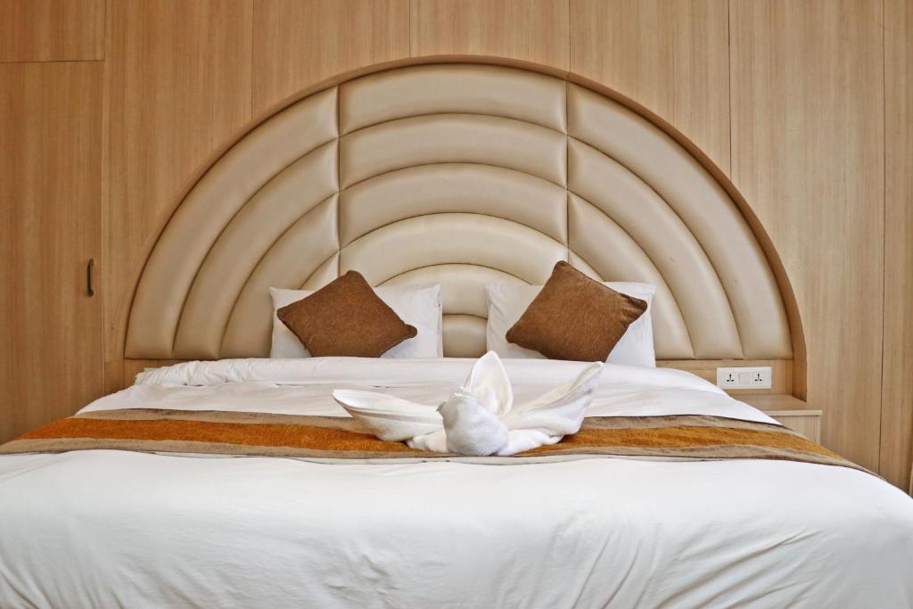 Postel nebo postele na pokoji v ubytování Hotel Airport Gurkha