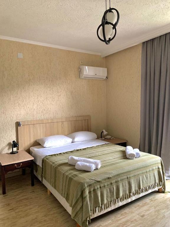 Postel nebo postele na pokoji v ubytování kaprovani Kako