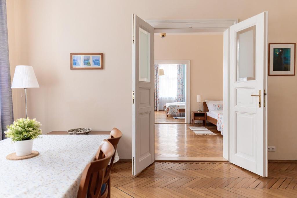 Sibelius Apartments Prague - Art Nouveau Residence 1902 - 11