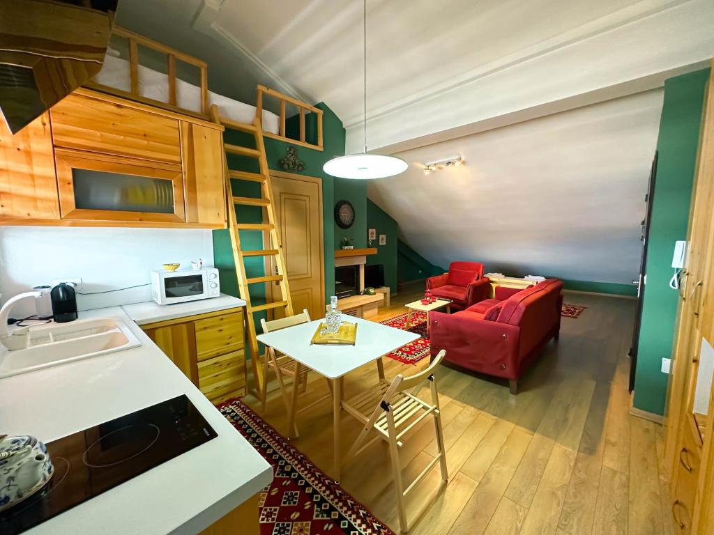 Cozy Elegance Above Korca - Imazhi 4
