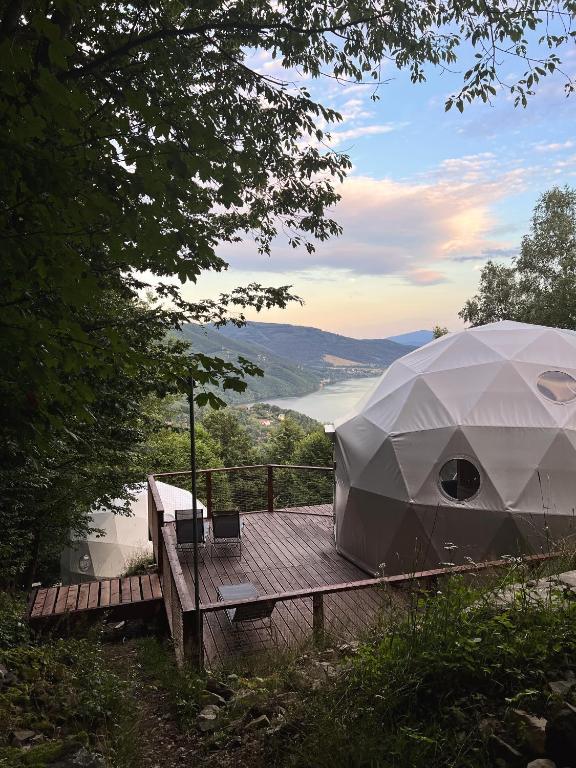 Příroda nedaleko luxury tent