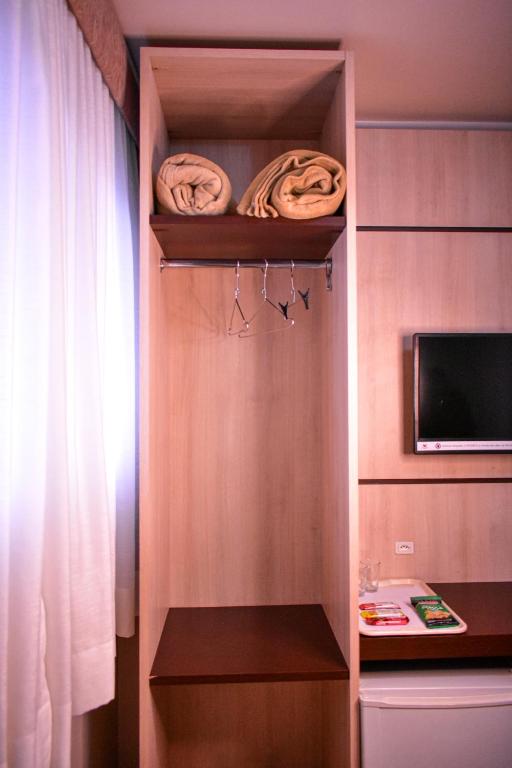TV a/nebo společenská místnost v ubytování Barigui Park Hotel