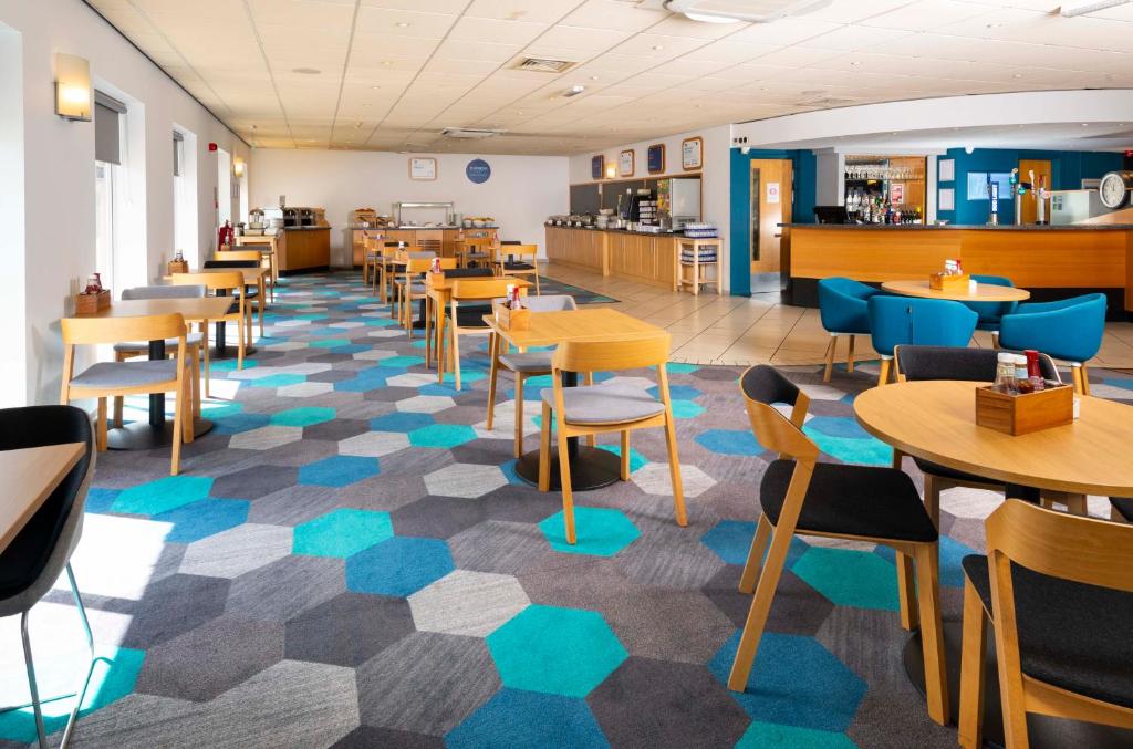 Restaurace v ubytování Holiday Inn Express Gloucester - South by IHG