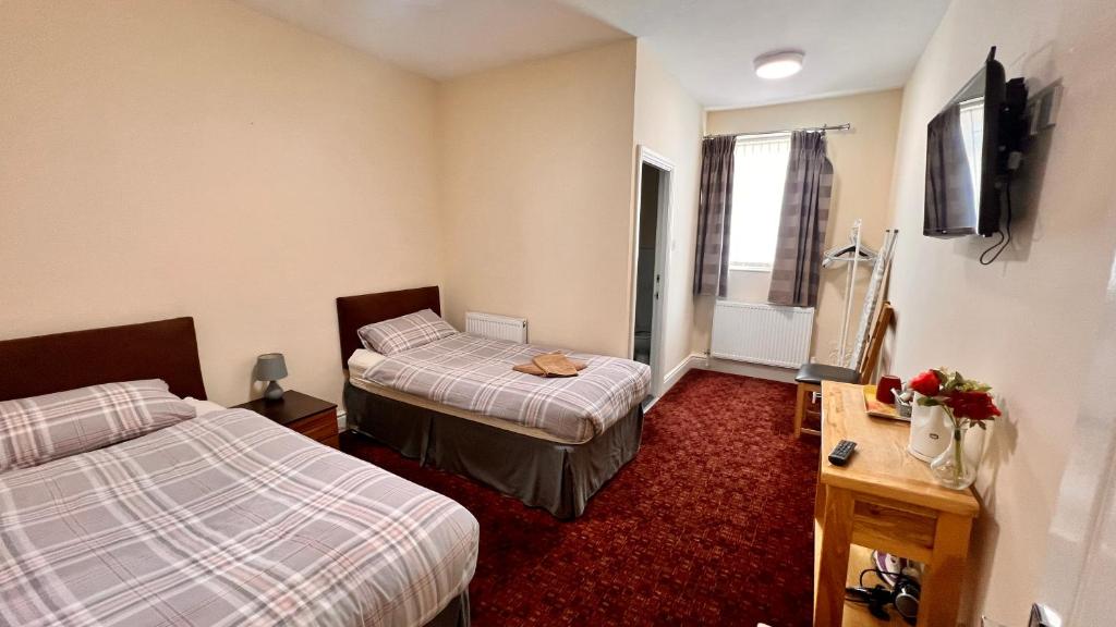 
Twin Room with Shower
