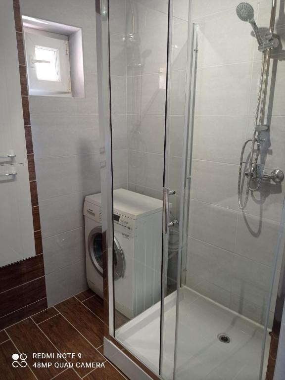 Hostel Wiśniowa 55 - Standard Twin Room With Shared Bathroom