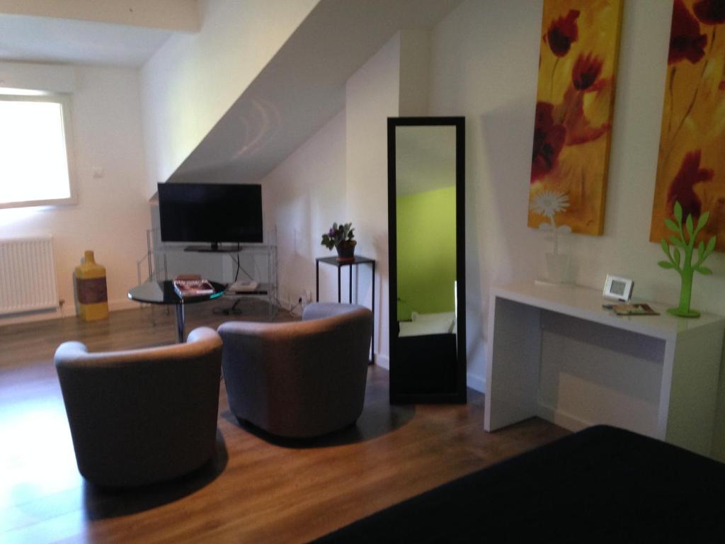 Les Chambres Lauryvan - Double Room With Garden View