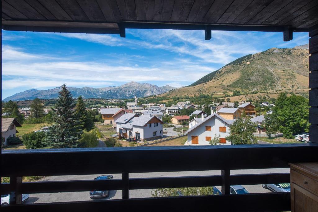 Nespecifikovaný výhled na hory nebo výhled na hory při pohledu z apartmánu