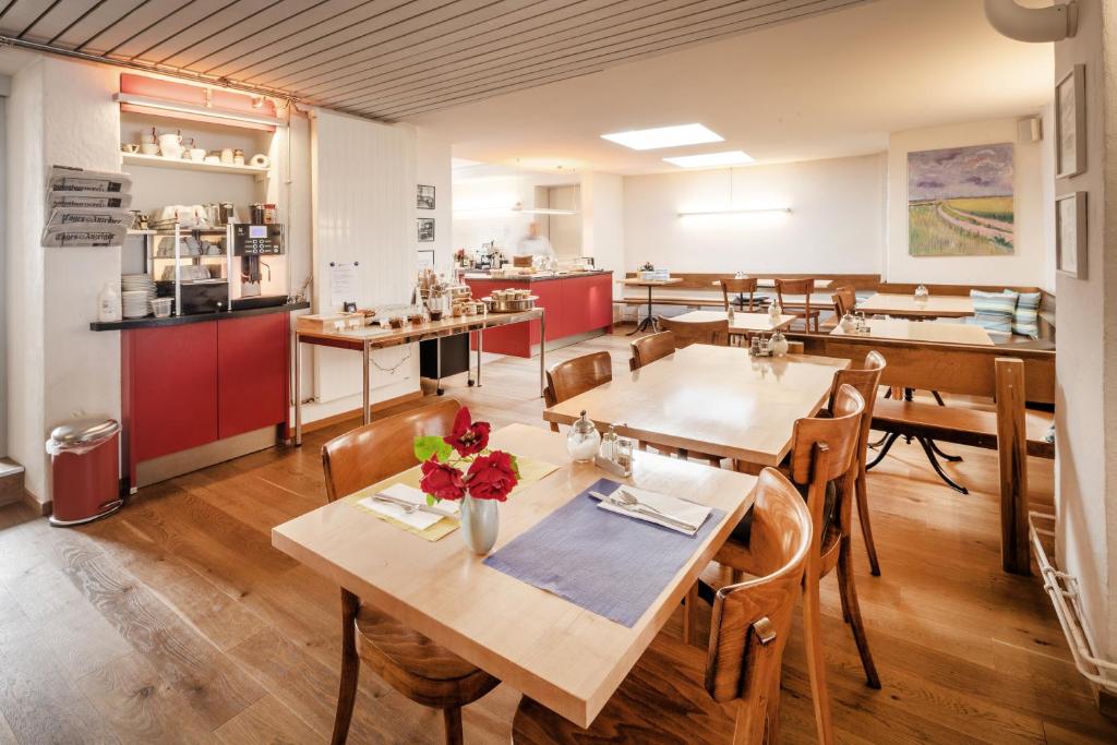 Una cocina o cocineta en Hotel Roter Ochsen