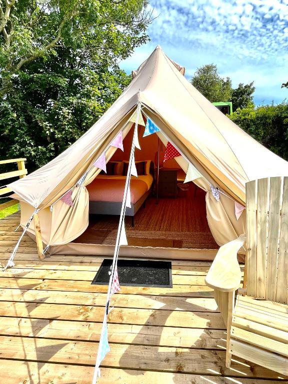 Foto dalla galleria di Greystones Glamping Tent 5 a Greystones