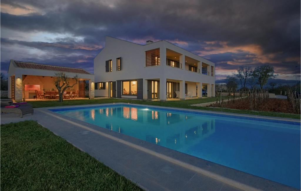 Bazén v ubytování Villa Bianca nebo v jeho okolí