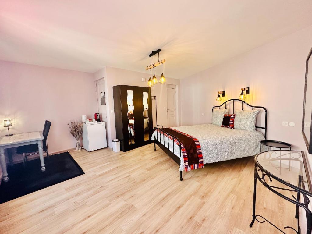 Reims Sherpa Guest House - Deluxe Double Room