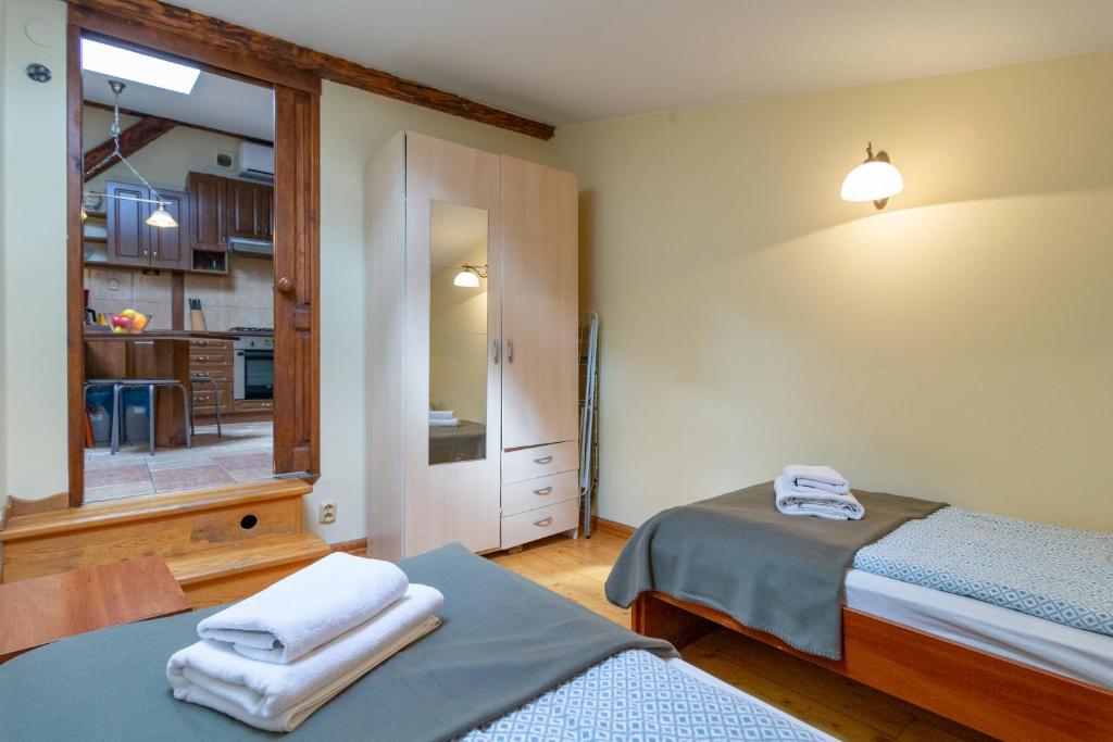 Posteľ alebo postele v izbe v ubytovaní Barbakan gate apartment