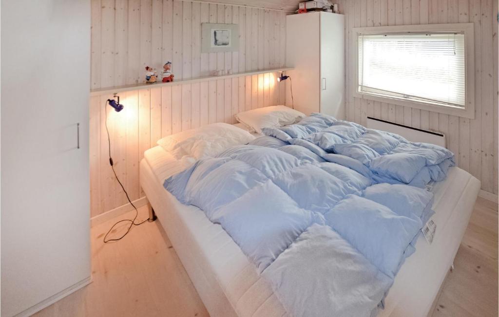 Postel nebo postele na pokoji v ubytování Holiday Home Otterup With Sauna 303
