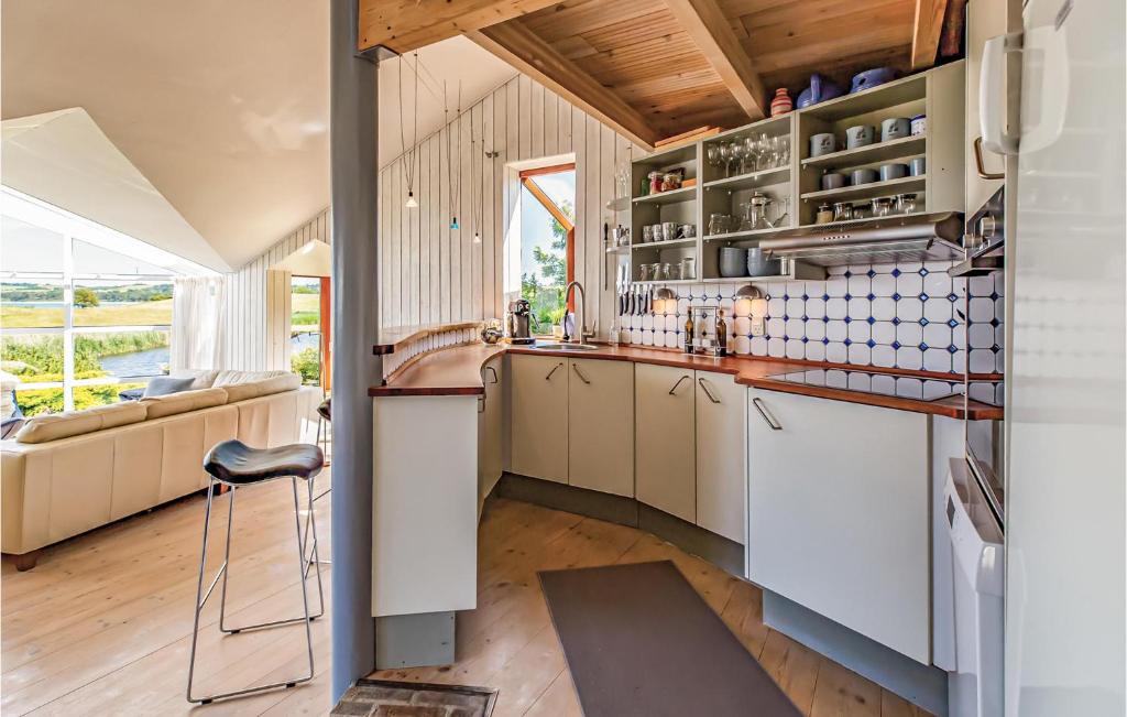 Kuchyň nebo kuchyňský kout v ubytování Two-Bedroom Holiday Home In Farevejle