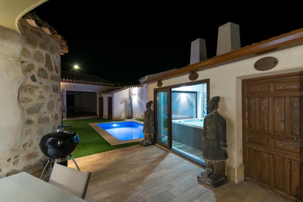 a house with a glass door and a swimming pool at La Casa de Felisin in Pulgar