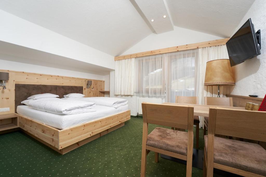 Postel nebo postele na pokoji v ubytování Hotel am Hof