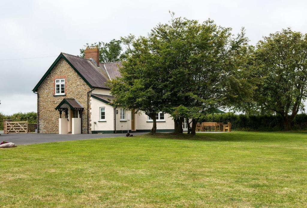 Clicketts Heath, Saundersfoot (updated prices 2024)