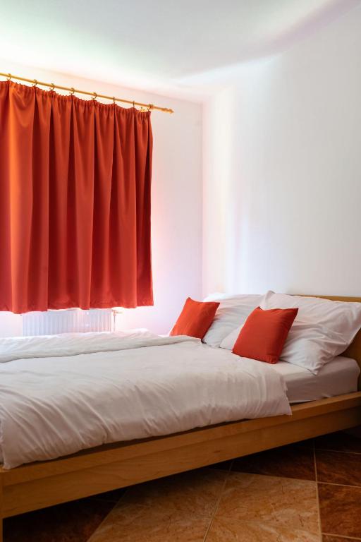 Postel nebo postele na pokoji v ubytování Mihály Kulcsos Vendeghaz