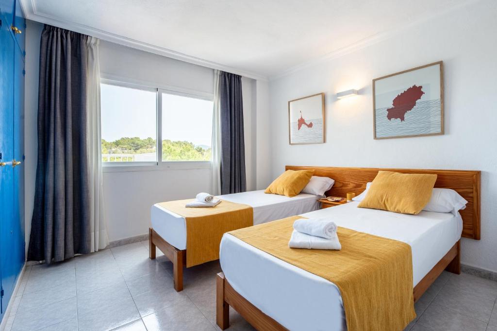Hotel Apartamentos Vibra Monterrey, Bahia de Sant Antoni ...