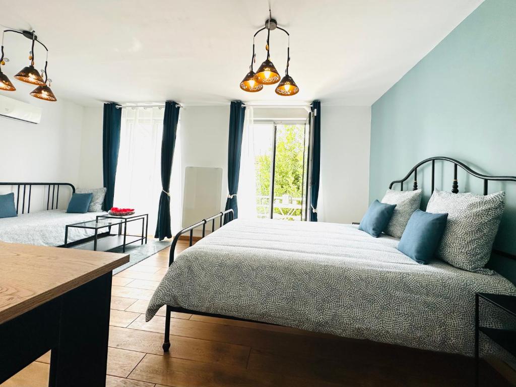 Reims Sherpa Guest House - Suite With Balcony
