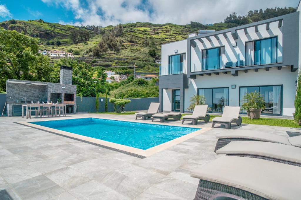 Πισίνα στο ή κοντά στο Coco Tangalla Villa