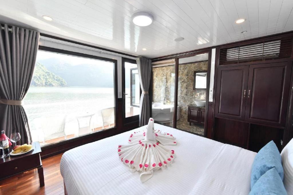 Halong Sapphire Cruises - 1