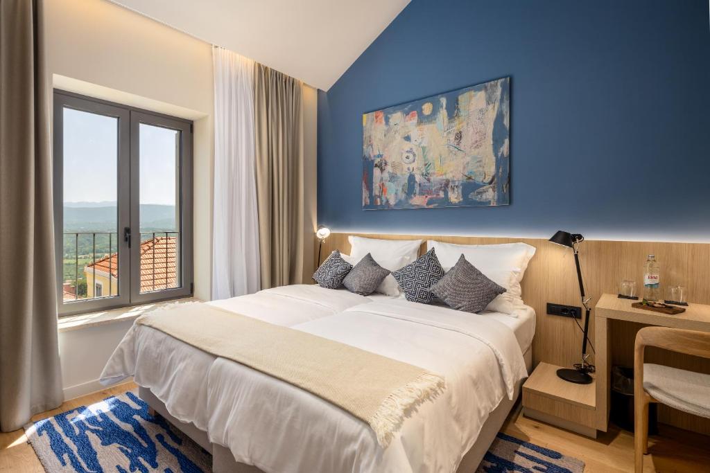 Postel nebo postele na pokoji v ubytování Emotheo Heritage Hotel
