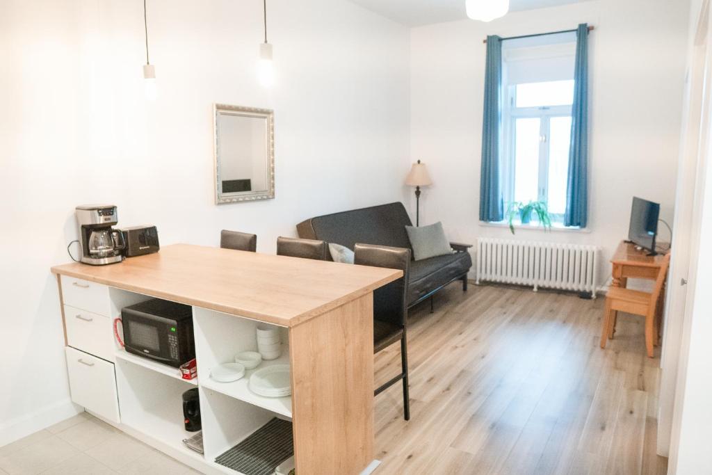 Kuchyň nebo kuchyňský kout v ubytování Auberge de Jeunesse des Balcons