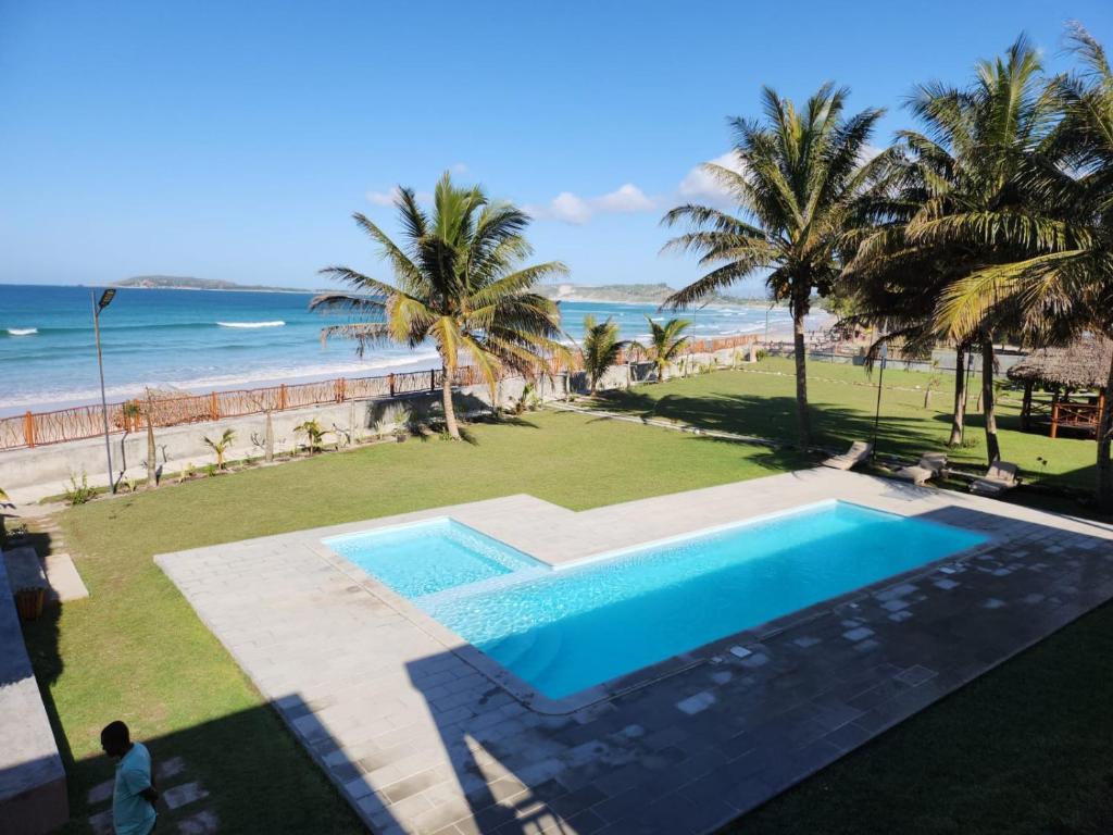 O vedere a piscinei de la sau din apropiere de Ankoba Beach Hôtel