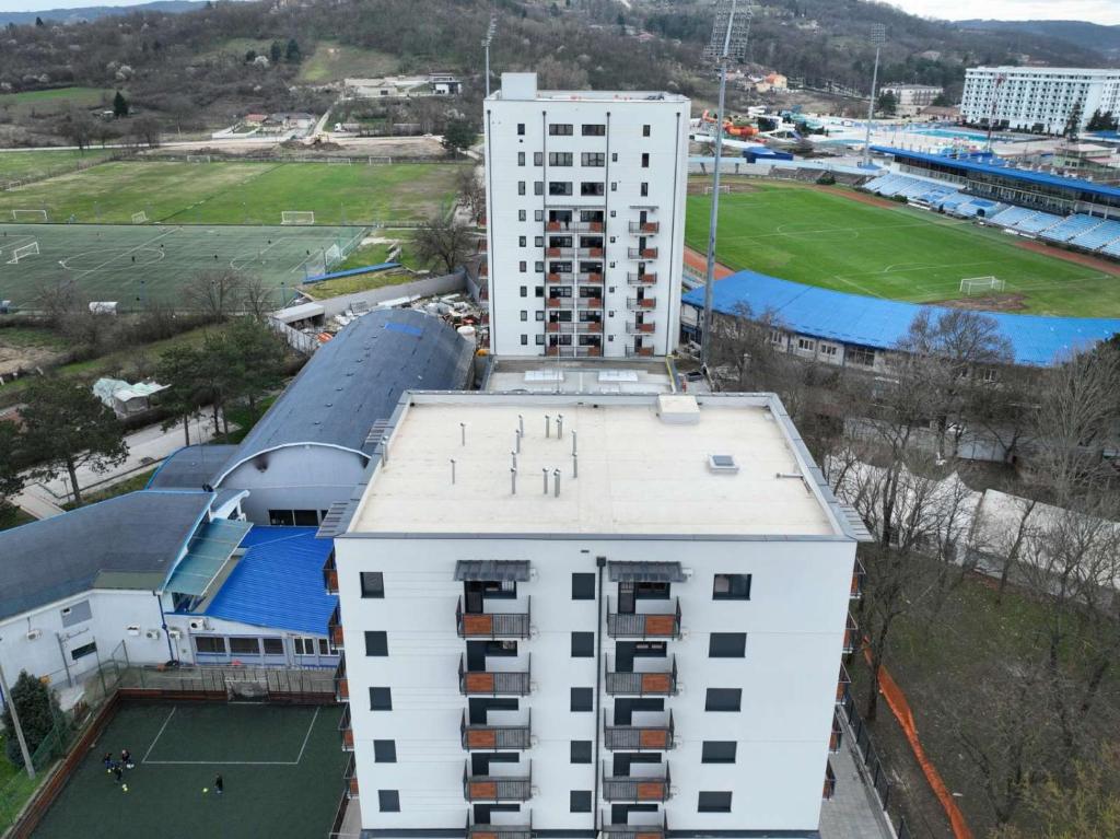 Bazén v ubytování Harmony Studio Apartment nebo v jeho okolí